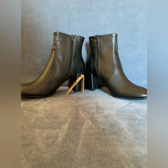 Woman’s Madden NYC Black Faux Leather Square Toe Block Heeled Ank Boots Size 10 - Picture 6 of 10